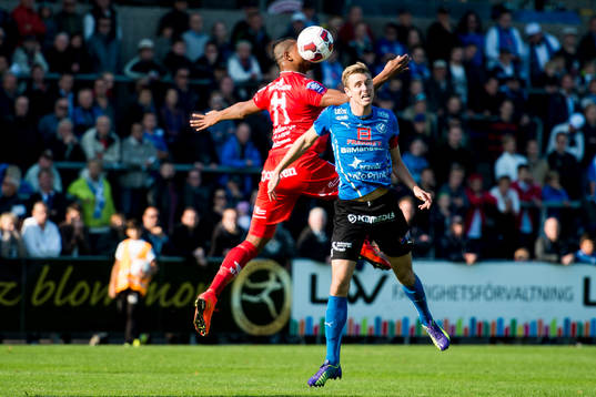 Halmstads Richard Magyar och Åtvidabergs Ricardo Santos