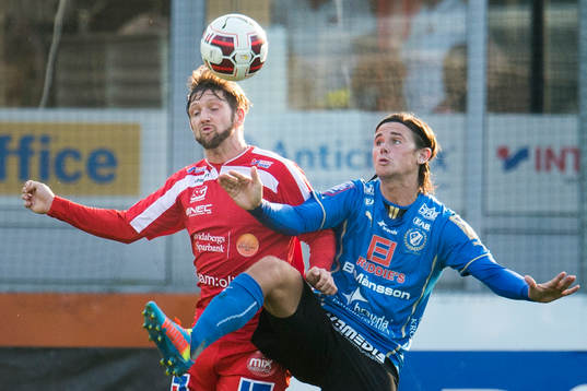 Åtvidabergs Allan Arenfeldt Olesen och Halmstads Marcus Antonsson