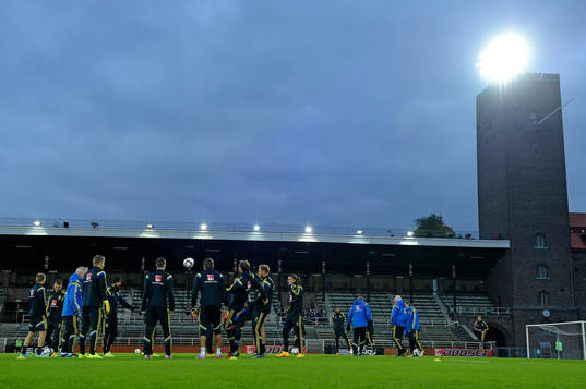 Sveriges spelare tränar på Stockholms Stadion