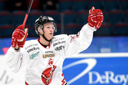 Vita Hästens Jesper Samuelsson jublar