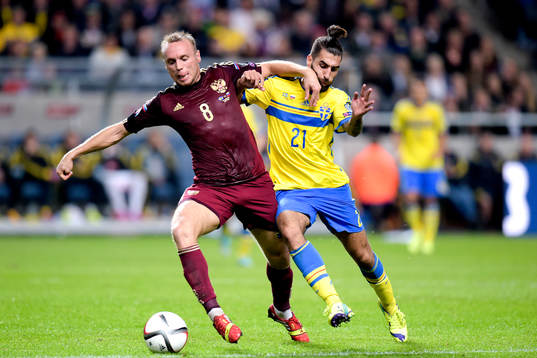 Rysslands Denis Glushakov och Sveriges Jimmy Durmaz