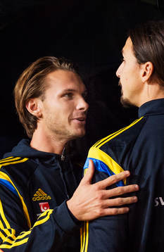 Sveriges Albin Ekdal pratar med Zlatan Ibrahimovic