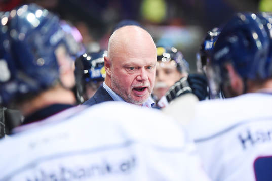 Linköpings tränare Roger Melin tar en timeout