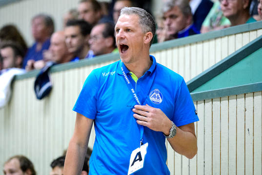 Alingsås tränare Mikael Franzén ropar