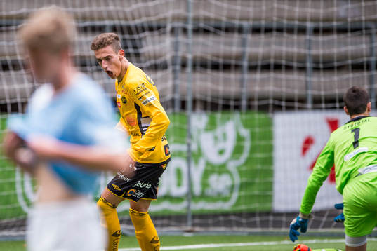 Elfsborgs Arian Kabashi jublar