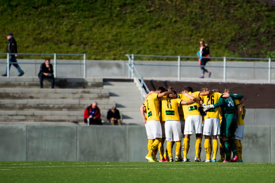 Lunds spelare samlas i en ring