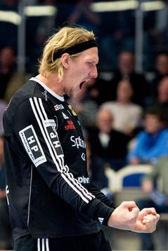 Ystads målvakt Anders Persson jublar