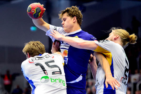 Ystads Alexander Borgstedt och Linus Nilsson tar hand om