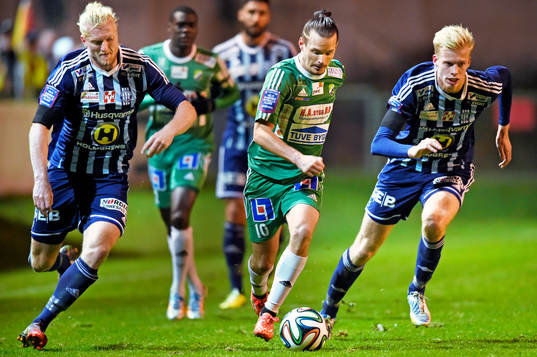 Husqvarnas Robin Cederberg och Kristofer Snarberg jagar