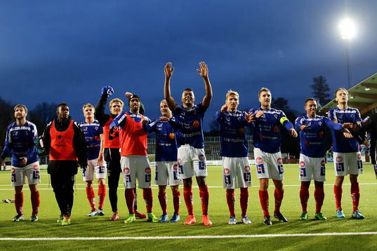 Åtvidaberg med tvåmålsskytten Ricardo Santos i mitten