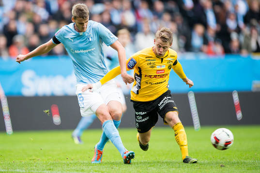 Kamp mellan Malmö FFs Johan Hammar och Elfsborgs Simon Hedlund