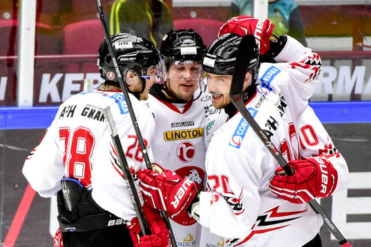 Vita Hästens Markus Gunnarsson och Marcus Eriksson jublar