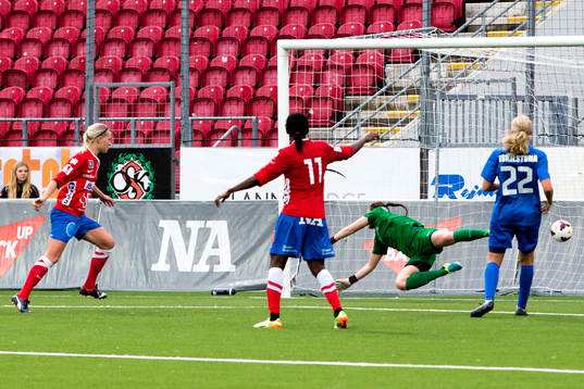 Örebros Sanna Talonen gör 2-0