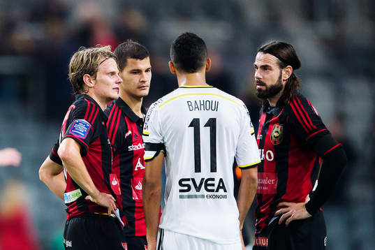 s Nabil Bahoui pratar med Brommapojkarnas Tim Björkström, Mauricio Albornoz och Andreas Eriksson efter fotbollsmatchen i Allsvenskan mellan Brommapojkarna och AIK den 19 oktober 2014 i Stockholm. 