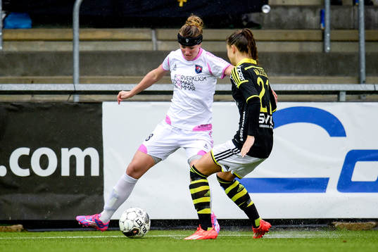 Rosengårds Kirsten Van De Ven och AIKs Lisa Moazzeni