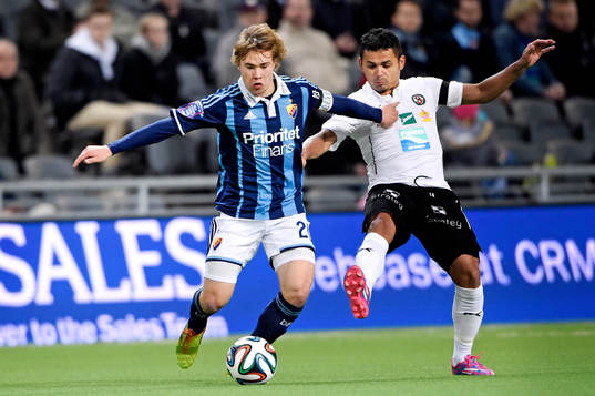 Djurgårdens Simon Tibbling och Örebros Daniel Sobralense