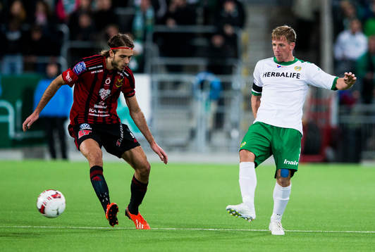 Östersunds Emir Smajic lyckas inte blockera passen från