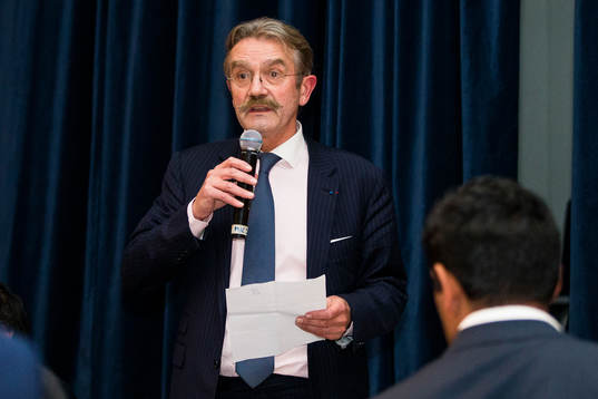 S ordförande Frederic Thiriez håller tal under middagen den 23 oktober 2014 i Stockholm som annordnas av Svensk Elitfotboll inför årsmötet.