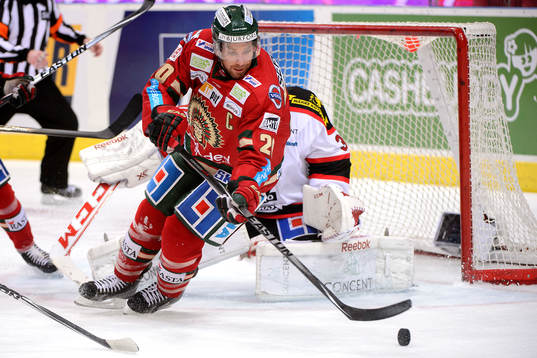 Frölundas Joel Lundqvist oroar framför Örebros mål