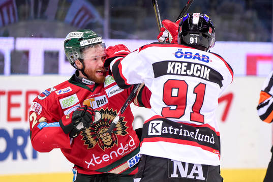 Frölundas Robin Figren och Örebros Jakub Krejcik