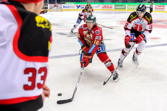 Frölundas Anton Axelsson och Örebros Marko Anttila