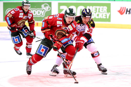 Frölundas Mattias Janmark och Örebros Ville Viitaluoma