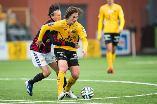 Kamp mellan Elfsborgs Simon Olsson och Brommapojkarnas Hjalmar Ekdal