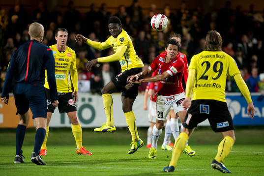 Mjällbys Kwame Bonsu och Kalmars Romário Pereira Sipião