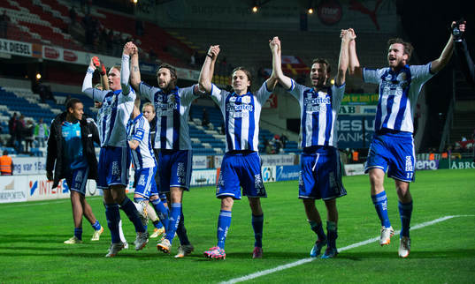 IFK Göteborgs Lasse Vibe tackar fansen  i matchen i