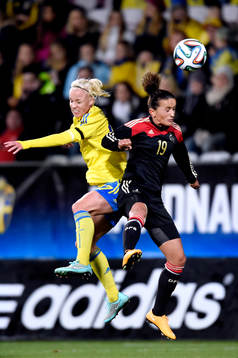 Sveriges Caroline Seger i nickduell med Tysklands Fatime