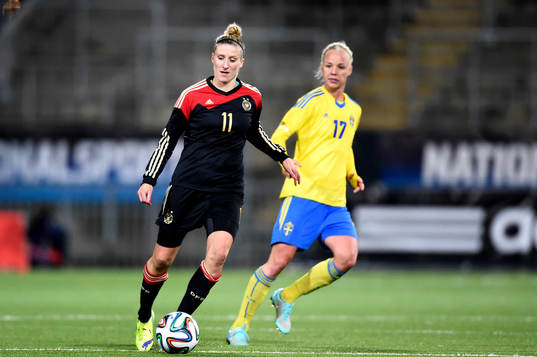 Tysklands Anja Mittag och Sveriges Caroline Seger