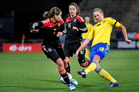 Sveriges Fridolina Rolfö utmanar Tysklands Annike Krahn och Melanie Leupolz
