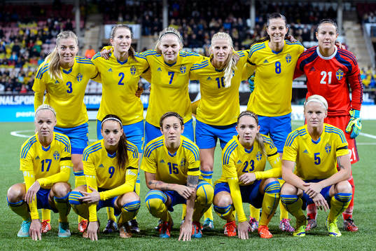 Sveriges startelva innan en träningslandskamp i fotboll