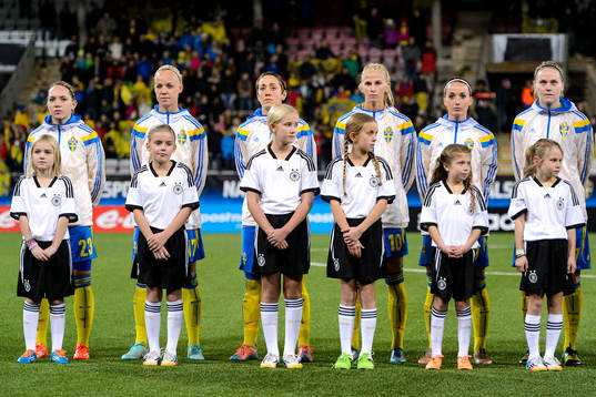 Delar av sveriges startelva vid lineup