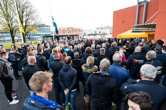 Stort antal sörjande hade kommit till minnesstund för Elfsborgs avlidne tränare Klas Ingesson den 29 oktober 2014 i Borås.