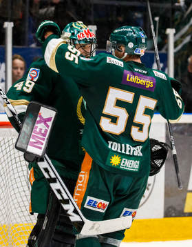 Färjestads Ole-Kristian Tollefsen kramar om målvakt