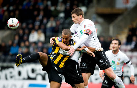 Häckens Walid Atta och Örebros Magnus Wikström