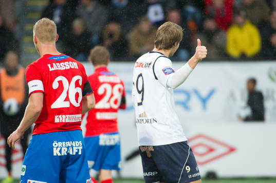 Gefles Johan Oremo ger tummen upp