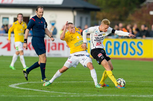 Falkenbergs Calle Wede och Mjällbys Mattias Håkansson