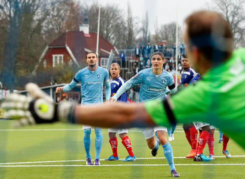 Räddning av Åtvidabergs målvakt Henrik Gustavsson