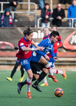 Örgrytes Carl Hawunger och Trelleborgs Alexander Nilsson i närkamp