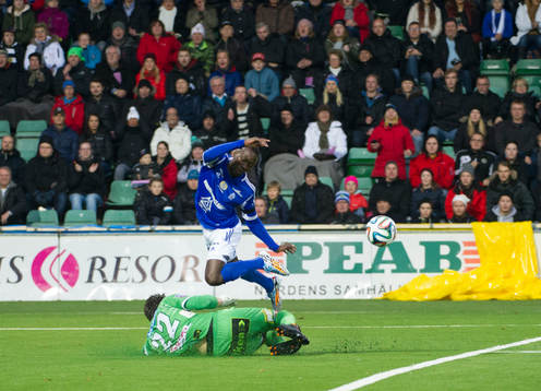 Landskronas målvakt Niklas Uddenäs räddar Sundsvalls Pa