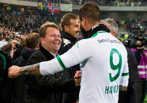 Hammarbys sportchef Mats Jingblad jublar tillsammans med Hammarbys Andreas Haddad