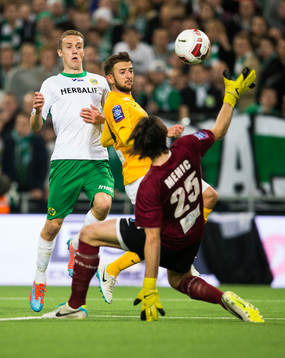 Hammarbys Fredrik Torsteinbö gör 3-0 för Hammarby bakom Jönköpings målvakt Damir Mehic