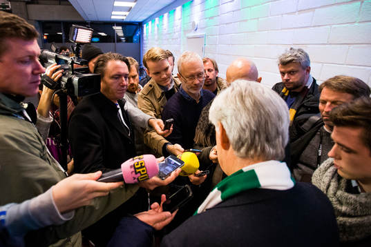 Hammarbys tränare Nanne Bergstrand intervjuas