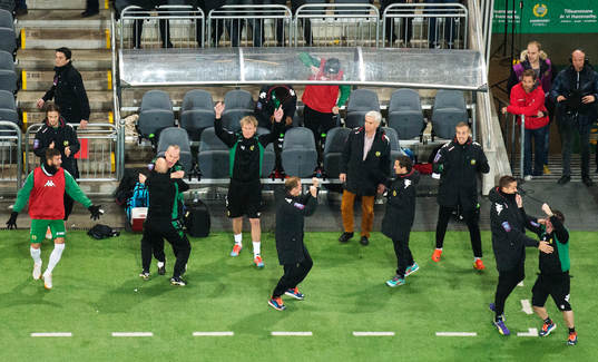 Jubel på Hammarbys bänk vid 1-0-målet