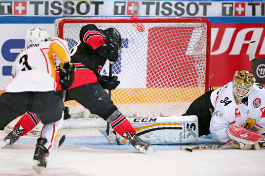 JYP Jyväskylä Sami Niku jagas av Skellefteås Niclas