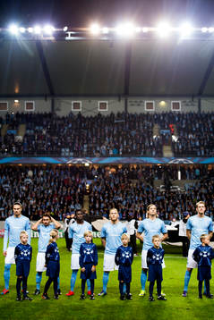 s Erik Johansson, Ricardo Ferreira Da Silva, Enock Kofi Adu, Magnus Eriksson, Markus Halsti och Filip Helander under lineup inför fotbollsmatchen i Champions League mellan Malmö FF och Atlético Madrid den 4 november 2014 i Malmö. 