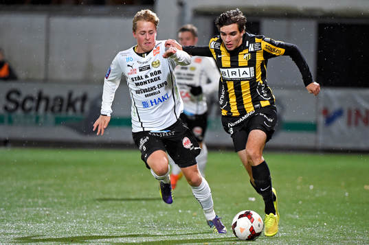 Mjällbys Robin Strömberg och Häckens Egzon Binaku