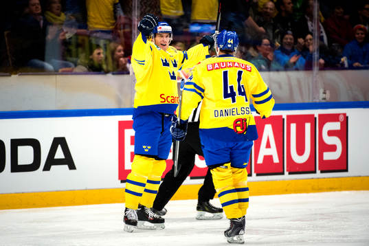 Sveriges Patrik Hersley och Nicklas Danielsson jublar